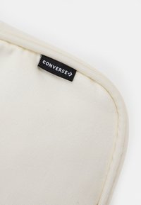 Converse FLOATING POCKET BAG UNISEX - Borsa a tracolla - white/black