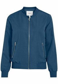 Cazadora bomber azul marino en tejido suave, con cuello redondo, cierre frontal con cremallera y bolsillos laterales con detalles de cremallera. Puños y dobladillo elásticos.