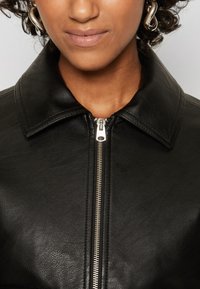 Abercrombie & Fitch JACKET - Jakna od umjetne kože - black beauty