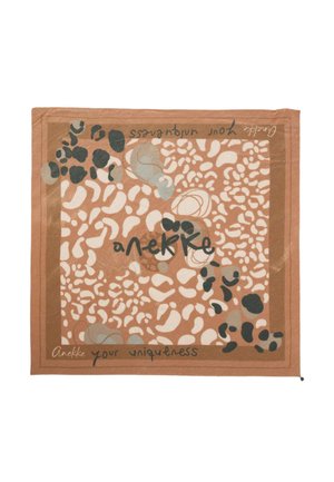 Foulard quadrato con forme organiche astratte beige, marroni e nere, testo "Anekke" al centro e "your uniqueness" scritto lungo i bordi.