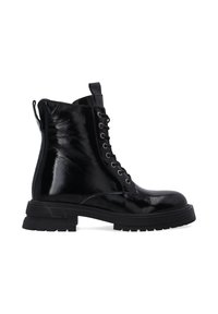 Czarne lakierowane botki za kostkę z sznurowaniem z przodu, okrągłym noskiem i teksturowaną podeszwą. Posiadają pętelkę z tyłu ułatwiającą zakładanie.