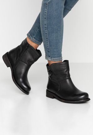 GREDO - Classic ankle boots - black