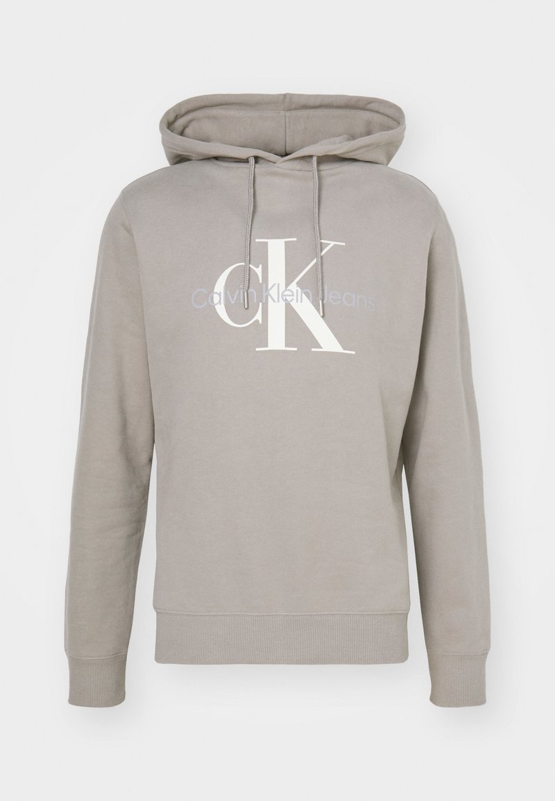 Sweat à capuche gris clair avec logo Calvin Klein Jeans blanc et gris clair à l'avant, avec cordons et poignets et ourlet côtelés.