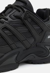 Guess BELLUNO  - Sportcipő - black