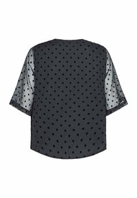 Kort sort gennemsigtig bluse med sorte velourprikker, korte ærmer og rund halsudskæring, vist fra ryggen.