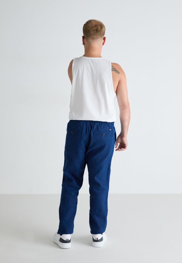 HARLEM SORONA  - Chinos - night sky3