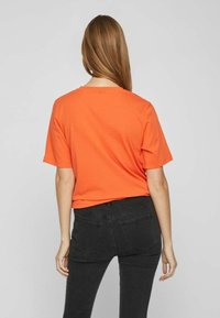VILA BOXY  - Camiseta básica - tigerlily
