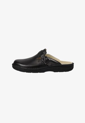 Zoccolo slip-on in pelle nera con cinturino regolabile con fibbia e suola interna imbottita beige.
