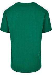 T-shirt en coton vert à manches courtes, col rond, avec une texture lisse, présentant une couleur unie sans motifs ni accents.