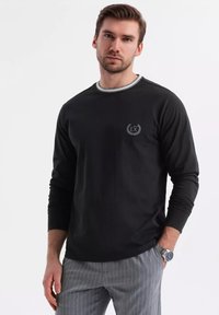 Unselected, black