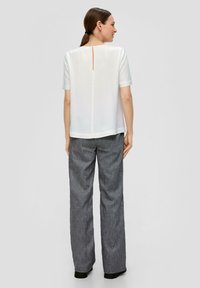 s.Oliver BLACK LABEL SCHIMMERNDEM - Bluse - creme