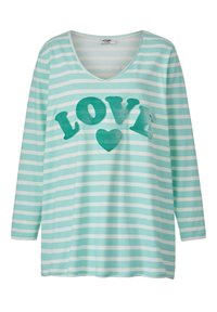 Långärmad mintgrön topp med vita ränder, med en texturerad "LOVE"-grafik och hjärtdesign på framsidan. V-ringad krage.