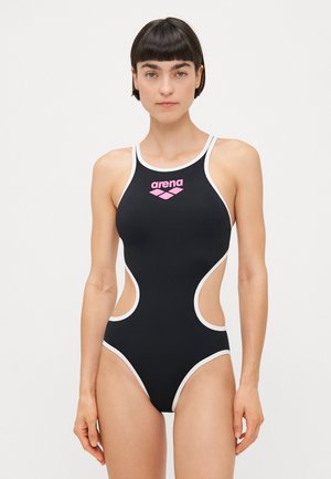 Schwarzer Badeanzug mit ausgeschnittenen Seiten, weißen Akzenten und pinkem "arena"-Logo auf der Brust. Hergestellt aus dehnbarem Material, entworfen zum Schwimmen.