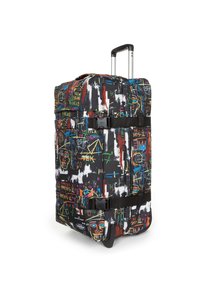 Flerfärgad rullväska med ett graffiti-inspirerat mönster, svart tyg, övre handtag och justerbara remmar för säker stängning.