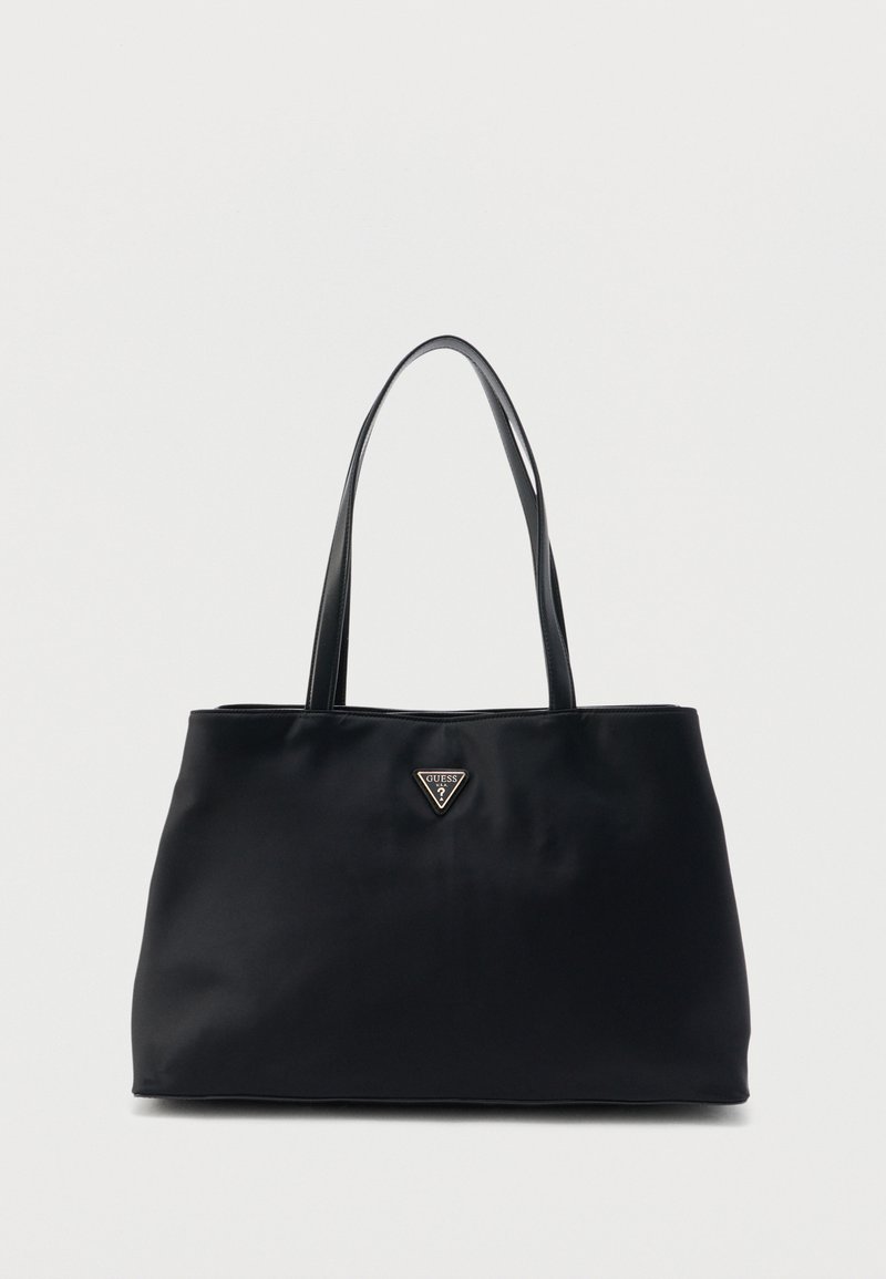 Μαύρη ορθογώνια τσάντα ώμου με δύο ιμάντες και μικρό τρίγωνο λογότυπο Guess στο κέντρο κοντά στην κορυφή.