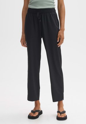 Pantalon noir léger avec taille élastique et cordon de serrage. Dispose d'une fente sur les chevilles pour plus de confort et de liberté de mouvement.