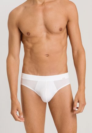 Slip in cotone bianco caratterizzati da una texture liscia, una vita elastica a coste e una tasca frontale per supporto. Taglio classico con dettagli minimi.
