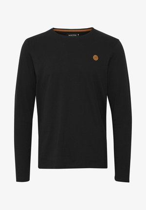 Must negra pikad varrukatega T-särk, valmistatud puuvillast, ümmarguse kaelusega ja väikese pruuni logo pätsiga vasakul rinnaku kohal.