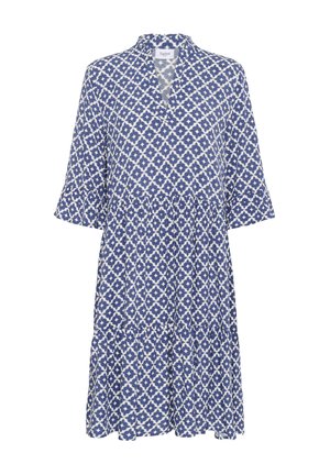 Modra in bela obleka s patterni, z rokavi do tri četrtine, v-izrezom in zasnovo večplastnega krila. Narejena iz lahkega materiala.