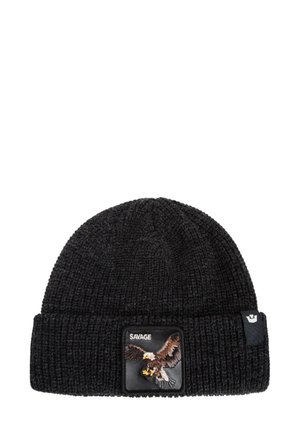 Bonnet en tricot noir avec une texture côtelée, présentant un patch avec un motif détaillé d'aigle et le texte "SAVAGE" en blanc.