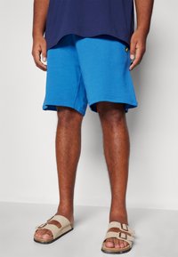 Lyle & Scott Kratke hlače - spring blue