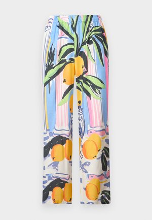Vide bukser med elastisk midje med et fargerikt trykk av gule appelsiner, grønne blader og abstrakt rosa og blå bakgrunn.
