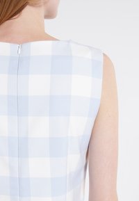 More & More Pouzdrové šaty - light blue