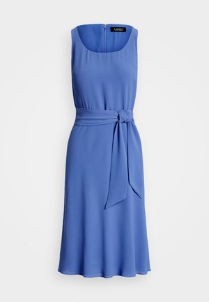 Lauren Ralph Lauren BELTED CREPE SLEEVELESS DRESS - Kjole - soft lazuli