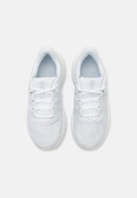 Under Armour INFINITE PRO - Scarpe da corsa su strada - white/distant gray/halo gray