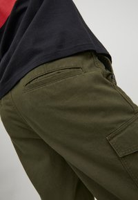 Jack & Jones JPSTMARLEY JJ ANA SN - Shorts - forest night