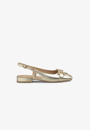 Ballerine slingback metallic oro con punta a punta, decorazioni in gemme sulla parte anteriore e tacco basso a blocco. Texture liscia in tutto.