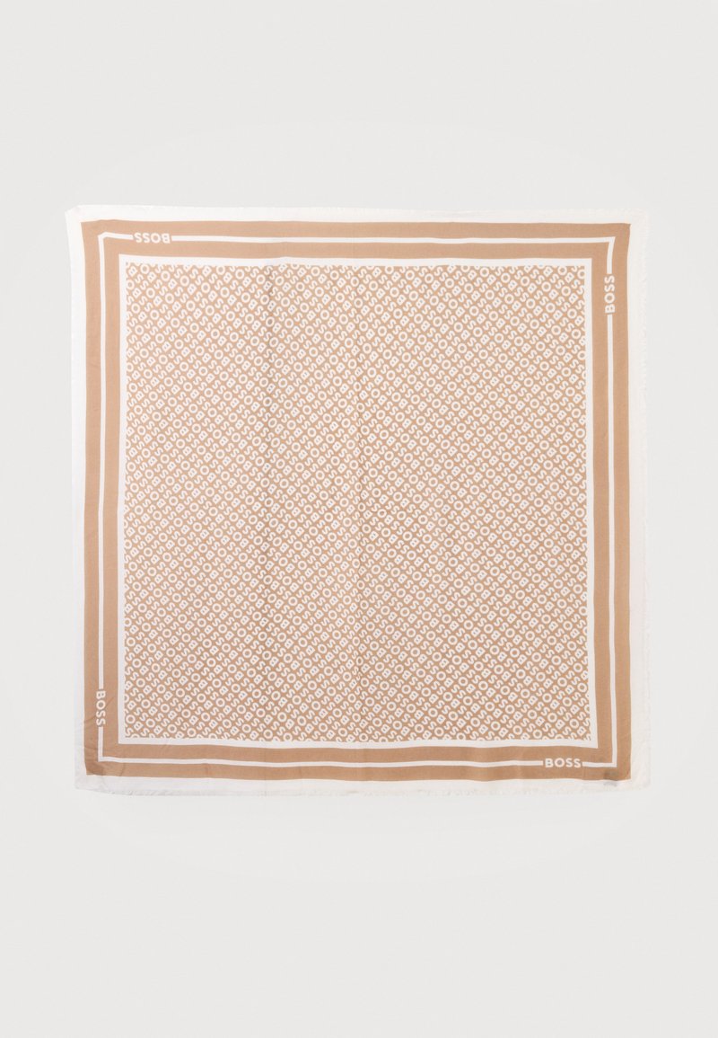 Μπεζ τετράγωνο μαντήλι με επαναλαμβανόμενα λευκά λογότυπα «BOSS» και άκρες με λευκό περίγραμμα, με τις τέσσερις γωνίες να φέρουν τη λέξη «BOSS» σε λευκό χρώμα.