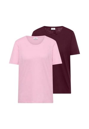 Deux t-shirts à manches courtes à col rond empilés, un rose clair devant et un bordeaux foncé derrière, tous deux unis et de style décontracté.