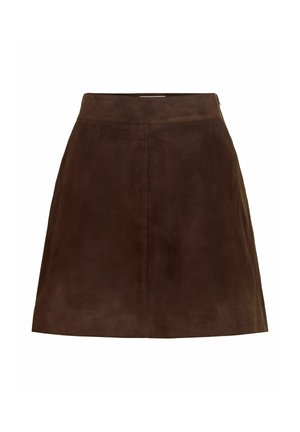 Mini-jupe en daim marron foncé avec une taille haute et une couture centrale sur le devant.