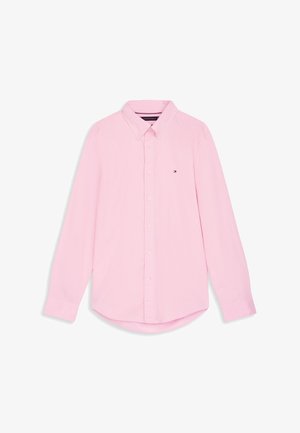 Lys rosa langermet skjorte med knapper, klassisk krage, buet kant og lite brodert logo på brystet. Laget av bomullsstoff.