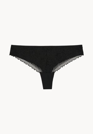 String noir en dentelle avec un motif floral à l'avant, présentant un dos lisse et des bords festonnés pour une finition délicate.