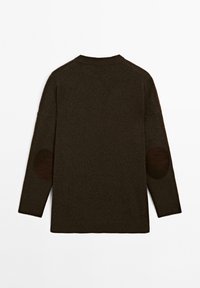 Maglione marrone scuro realizzato in tessuto morbido, con colletto rotondo e toppe ai gomiti di una tonalità più scura. Maniche lunghe e vestibilità comoda.