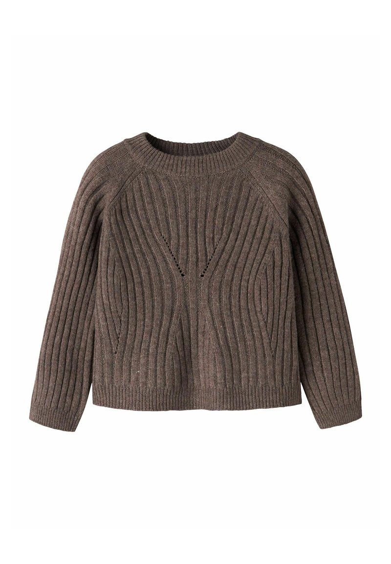 Bruine gebreide pullover met ribbelpatroon, ronde hals en lange mouwen. Geweven patroon met verticale lijnen en kleine uitsparingen.