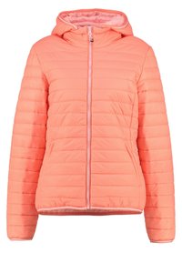 Veste matelassée corail rose avec coutures horizontales, fermeture éclair intégrale, poches latérales, manches longues et capuche attachée avec doublure rose clair.