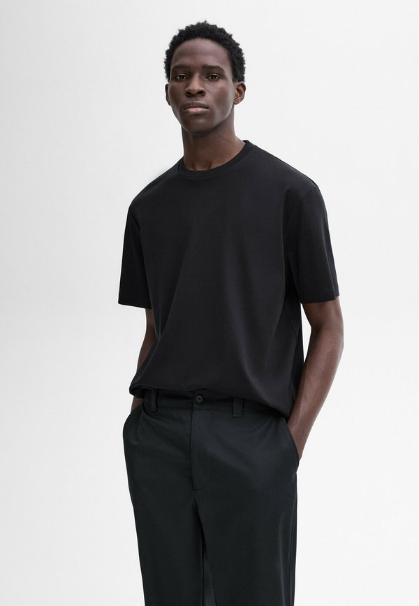 WIDE FIT - Basic T-shirt