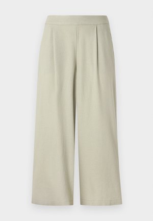 Svetlo šedé široké nohavice vyrobené z mäkkej tkaniny, s hladkým pásom a prednými záhybmi, s dĺžkou do polovice lýtok.