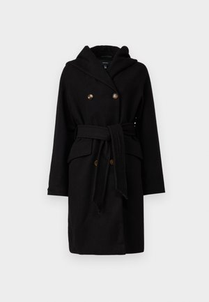 Črni volnen plašč s kapuco, dvostopenjska zasnova, dva gumbna zamaška v zlatem tonu, pas s pasom in sprednja žepa. Gladka tekstura in eleganten kroj.