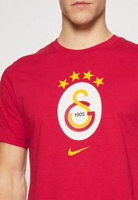 Nike Performance Camiseta estampada - red