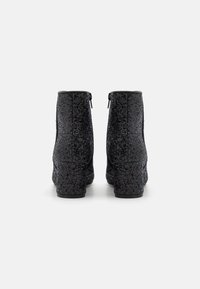 Anna Field Tronchetti - black