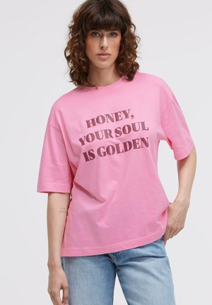 CLA MIT WORDING PRINT - Print T-shirt - rose pink
