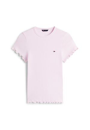 Gaiši rozā īsroku piedurkņu ribota t-krekla ar salātu malu apdari un nelielu taisnstūra formas Tommy Hilfiger logotipu krūšu daļā.