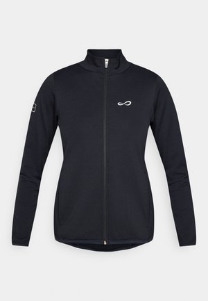 Veste zippée noire en tissu texturé, avec des manches longues, un col haut et un logo blanc sur la poitrine.