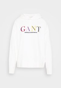 Sudadera blanca con un colorido logo bordado que dice "GANT AMERICAN SPORTSWEAR" en diferentes colores y estilos de fuente.