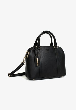 Czarna skórzana torebka o strukturalnym kształcie, z podwójnymi uchwytami i odpinanym paskiem na ramię. Złote okucia i zamek błyskawiczny.