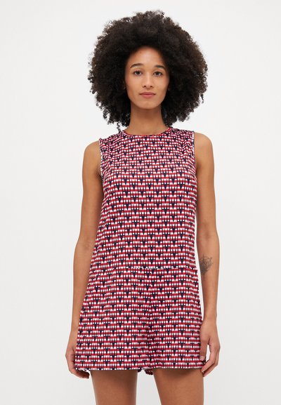 Rochie cu model roșu și bleumarin, cu mâneci scurte, având un design geometric pe întreaga suprafață și o croială lejeră. Textură netedă.